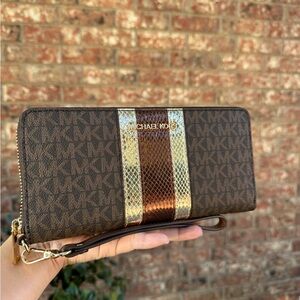 Micheal Kors wallet